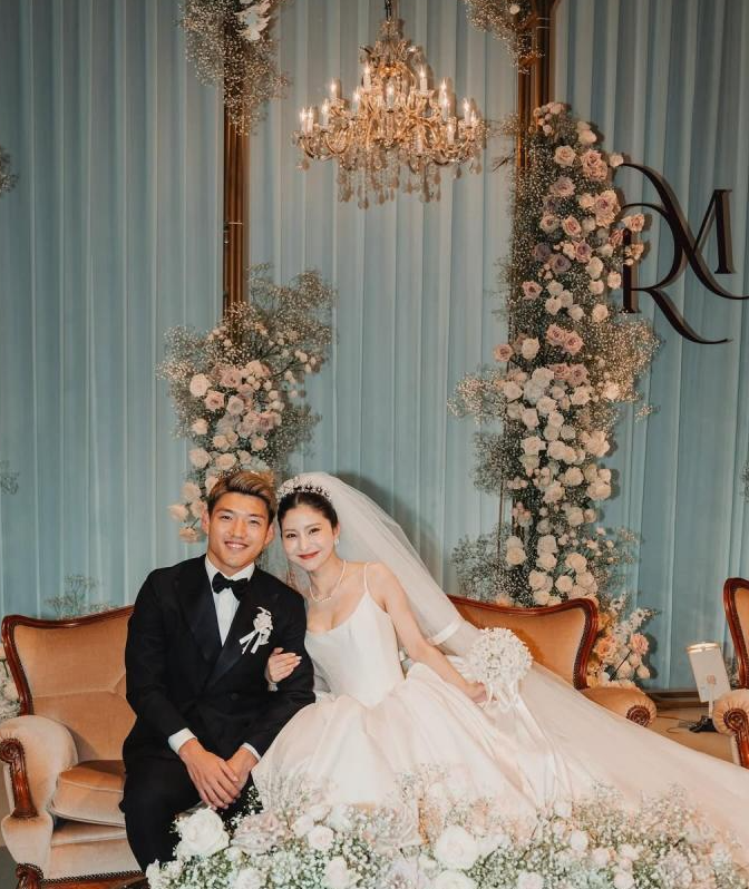 堂安律举办婚礼，其妻子是名美妆博主，多名现役日本国脚出席